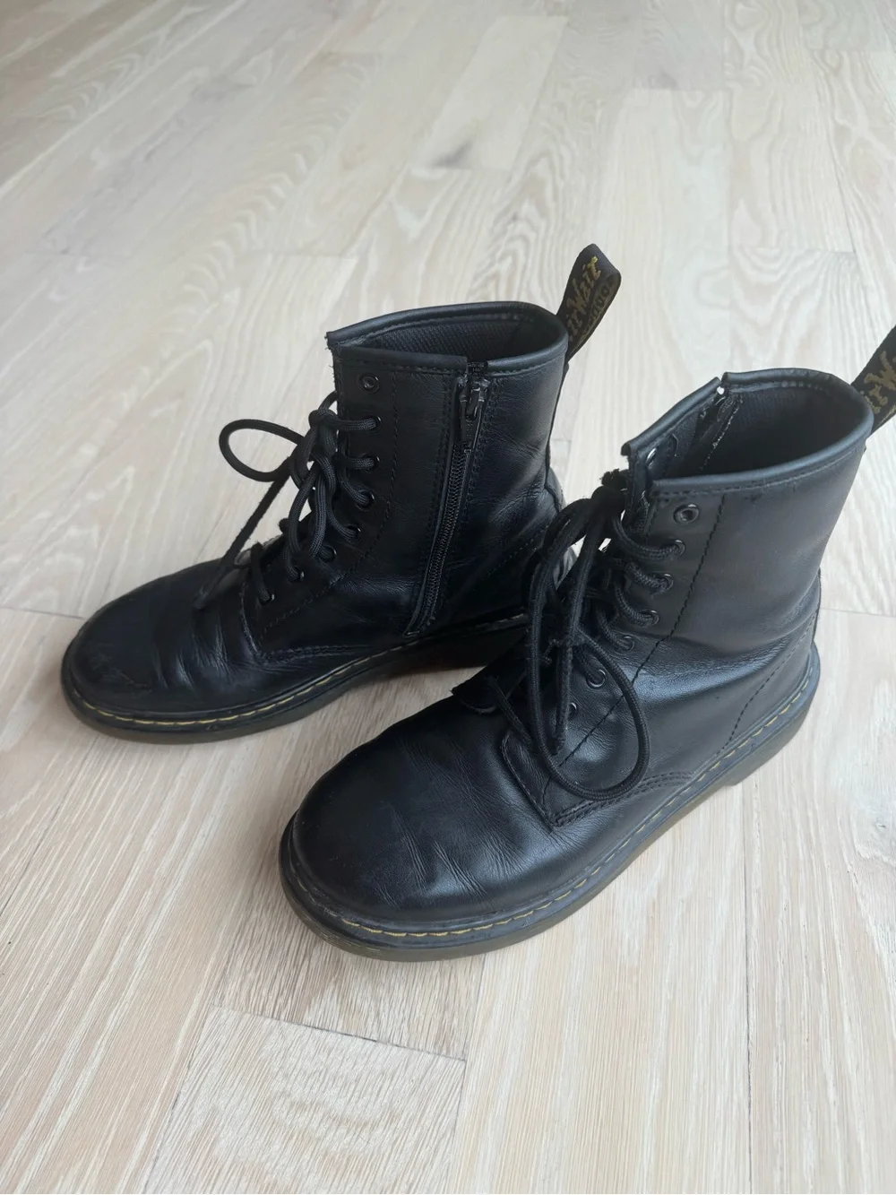 Dr. Martens Women's Black Leather Lace-Up Boots size 5